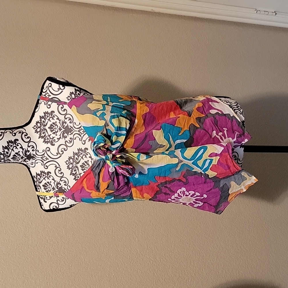 Macy's Brand Floral strappy tank - Medium
